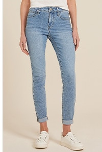 Model wearing maurices clothing.